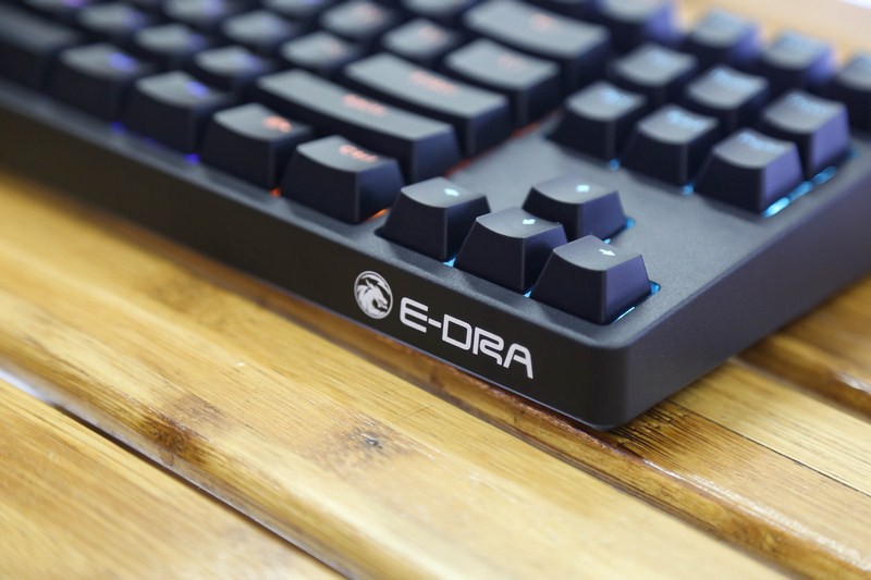 Bàn phím cơ E-Dra EK387 Mechanical Gaming Outemu Blue switch led RGB có chất lượng gia công tốt